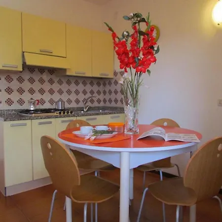 Chill In Our Gorgeous Pool-beahost