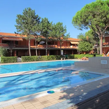 Chill In Our Gorgeous Pool-beahost